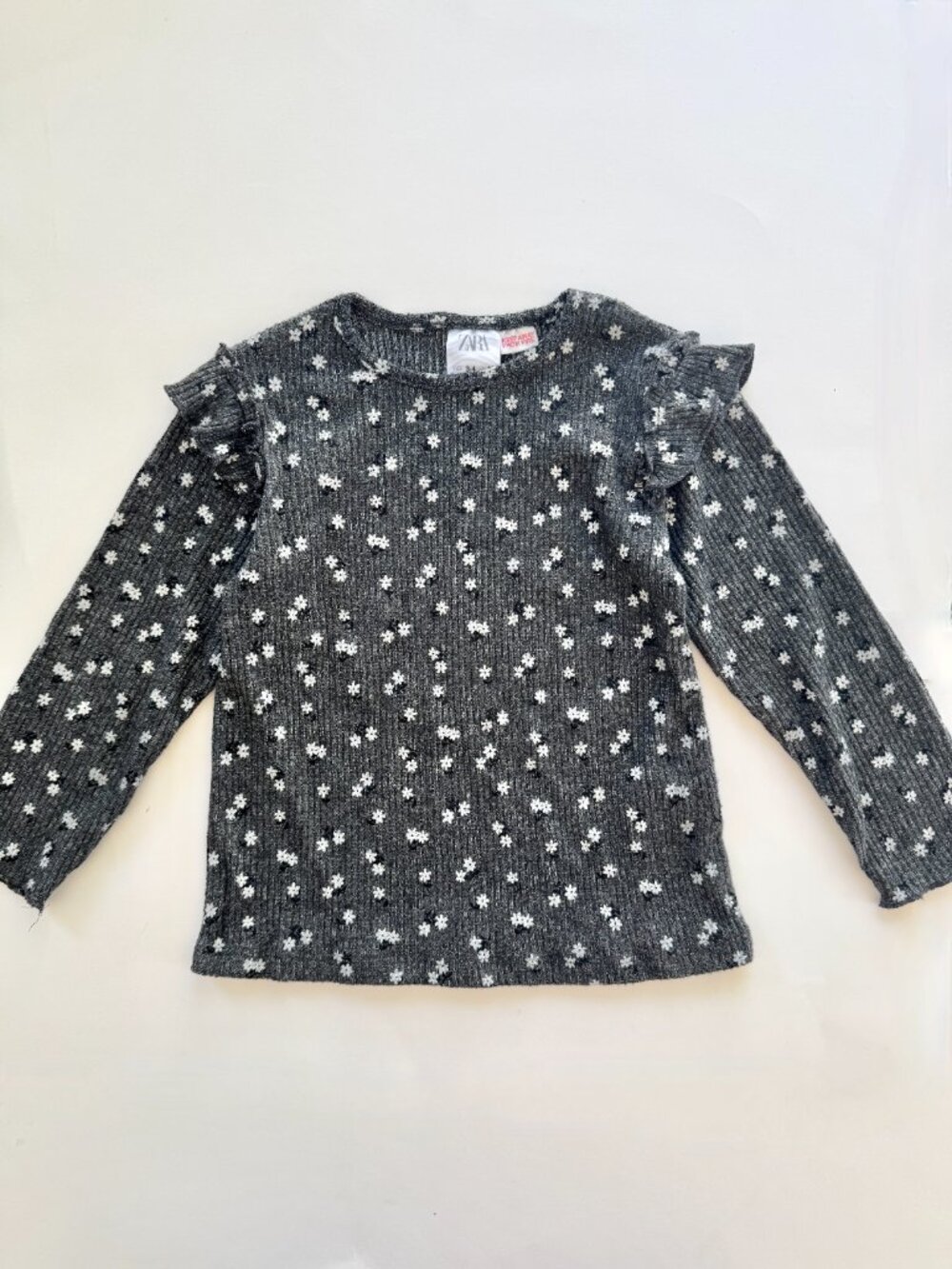 Zara Girls 3-4Y Gray Snowflake Ruffle Top Floral Knit